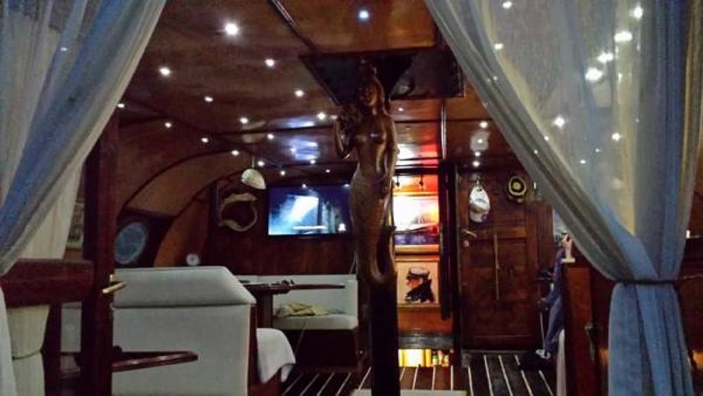 Botel Cutty Jean Sliema
