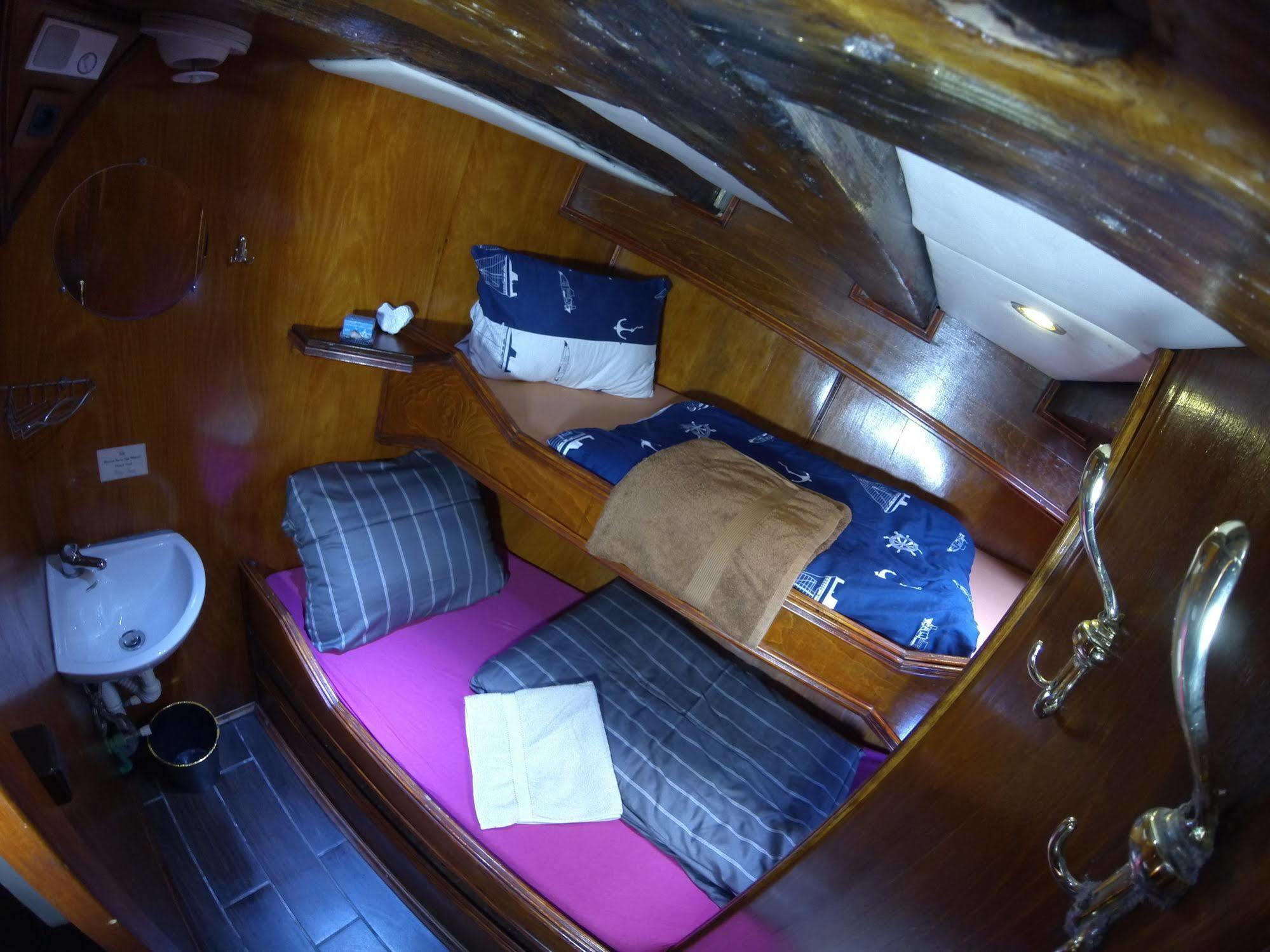 Botel Cutty Jean Sliema