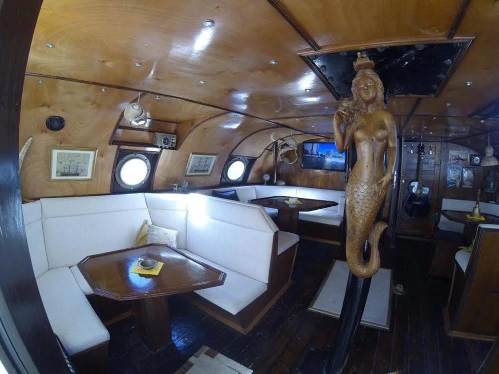 Cutty Jean Botel 3*